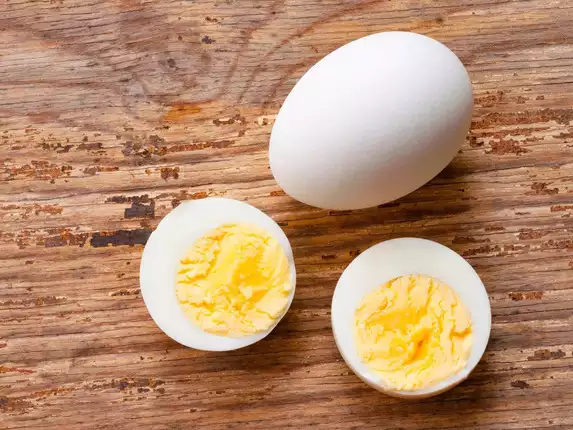 जर तुम्ही दिवसातून तीन अंडी खाण्यास सुरुवात केली तर तुमचे काय होईल?