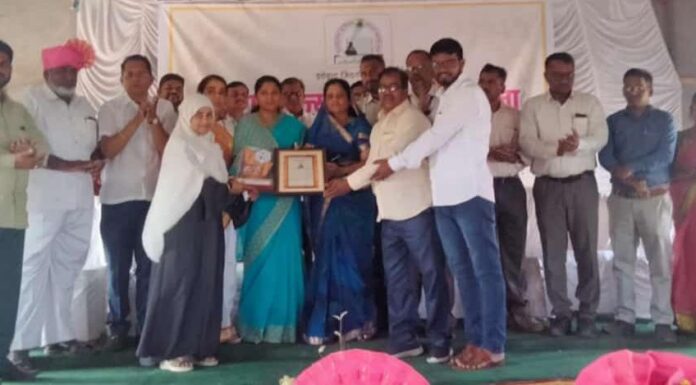 अफसाना नंदिकर यांना आदर्श शिक्षक पुरस्काराने सन्मानित करण्यात आले