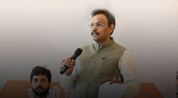 शोभा डे केलेल्या खेळाडूंवर अपमानास्पद वक्तव्याचा महाराष्ट्राचे क्रीडा मंत्री विनोद तावडे यांनी निषेध केला आहे.