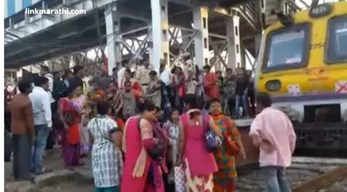 Mumbai:प्रवाशांनी केलं आंदोलन;दिवा स्थानकाची लोकल ट्रेन सेवा ठप्प|Passengers protested; local train service of Diwa station stopped Mumbai