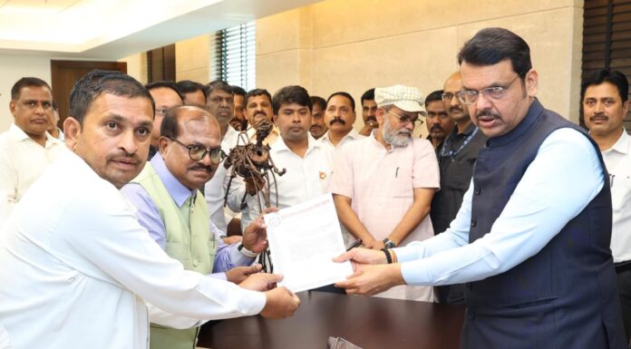 डिजिटल मिडिया संपादक पत्रकार संघटनेच्या तिसऱ्या महा अधिवेशनाचे उद्घाटन मुख्यमंत्री देवेंद्र फडणवीस करणार , मुख्यमंत्र्यांची भेट घेतली