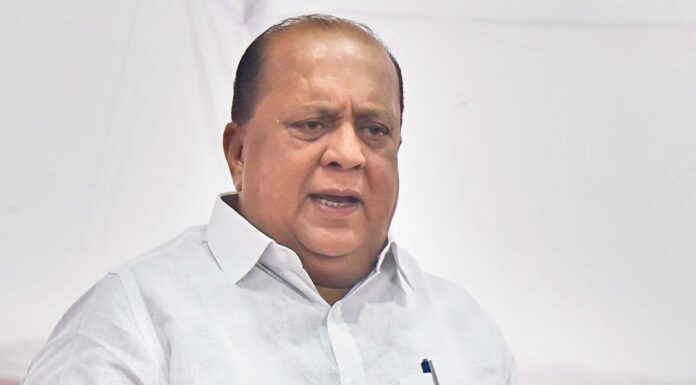 मुश्रीफ यांनी पालकमंत्री पद सोडले