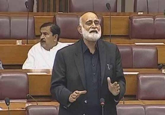 पाकिस्तानचा खासदार संसदेत ढसाढसा का रडला ?