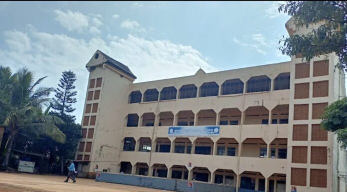 अकरावी प्रवेशासाठी आजरा महाविद्यालयात विद्यार्थी मदत केंद्र