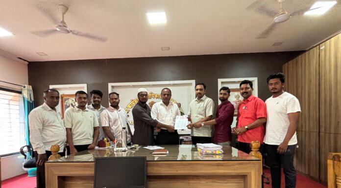 संताजी पुलाची आणि रस्त्याची दुरुस्ती करा अन्यथा रस्त्यावर वृक्षारोपण करणार