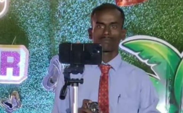 सुर महाराष्ट्राचा ऑनलाईन मराठी गीत गायन स्पर्धेमध्ये हळोलीचा संदीप कांबळे अंतिम फेरीत