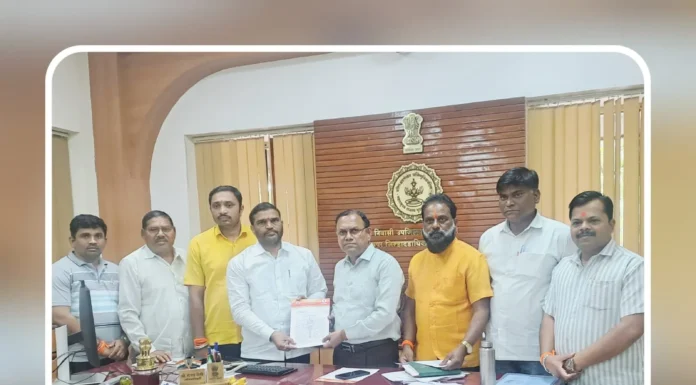 दुर्गम भागात वैद्यकीय सुविधांसाठी स्वतंत्र यंत्रणा स्थापन करा -शिवसेना उबाठाचे जिल्हाधिकाऱ्यांना निवेदन