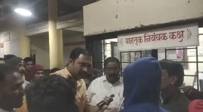 शिवसेना (उबाठा)आजरा आगारावर काढणार तिरडी मोर्चाआगाराच्या ढिसाळ नियोजनाचा विद्यार्थ्यांना बसतोय फटका