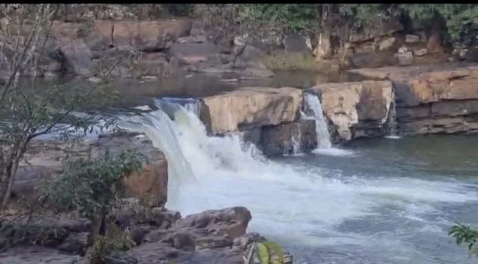 पर्यटनाला साद घालतोय रामतीर्थ धबधबा