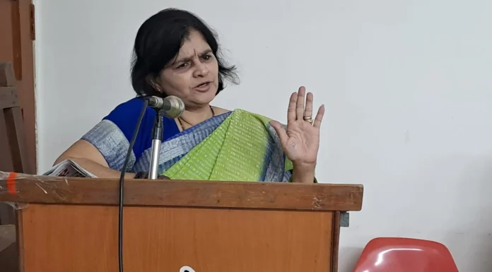 धुळे जिल्हा मराठी पत्रकार संघातर्फे आयोजित परिसंवादाला पत्रकारांचा उस्फुर्त प्रतिसाद