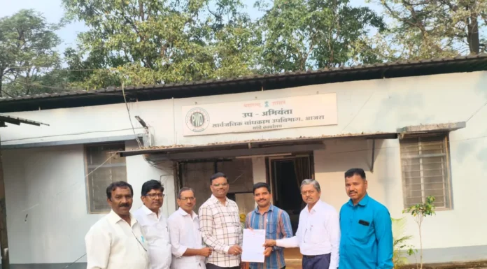 हलकर्णी–चंदगड महामार्गावरील धोकादायक वळणामुळे नागरिकांचा संताप ; वळण काढण्याची मागणी, काम थांबवण्याचा इशारा